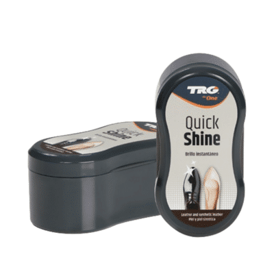 TRG Quick shine skopudser til læder og syntetiske sko. Fjerner snavs og skidt fra overfladen af skoen og får den til at stråle igen.