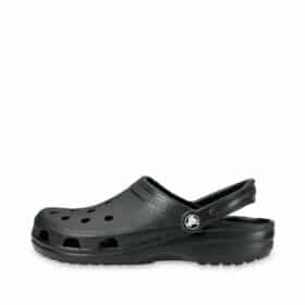 Crocs sandal i sort med rem og blød sål til dame og herre