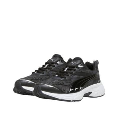 Puma sko sort og hvid. Det er en unisex model, som er moderne og komfortabel til en travl hverdag