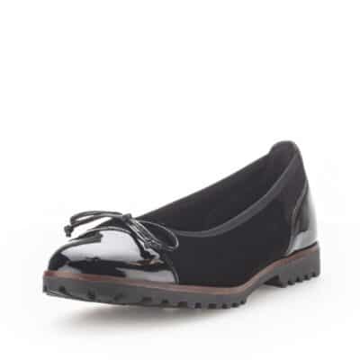 Gabor ballerinasko i sort med lak snude. Model: 0410037