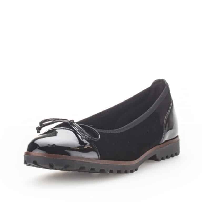 Gabor ballerinasko i sort med lak snude. Model: 0410037