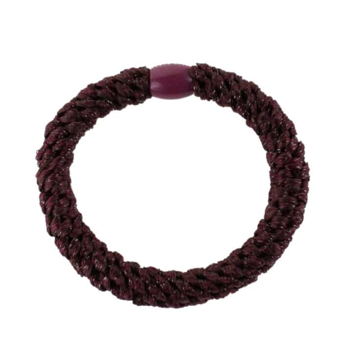 By Stær flettet hårelastik i bordeaux med glimmer til dame. Moderne og stilrent touch til dit outfit