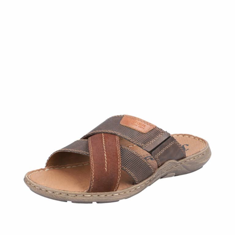 Rieker sandal til herre i brun. Med flotte detaljer på remmene, og en antistress sål i skind.
