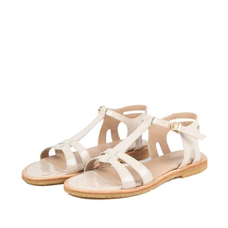 Angulus sandal til dame i beige. Feminine lak sandal med stropper i det fineste læder fra Angulus. Model: 5415-111-2807.