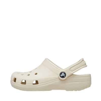 Crocs sandal til børn i beige med rem bagpå og klassiske crocs huller