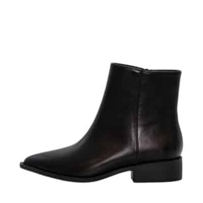 Duffy Fulgatore Nove støvle til dame i sort med spids tå og lynlås samt en lille hæl på 3 cm