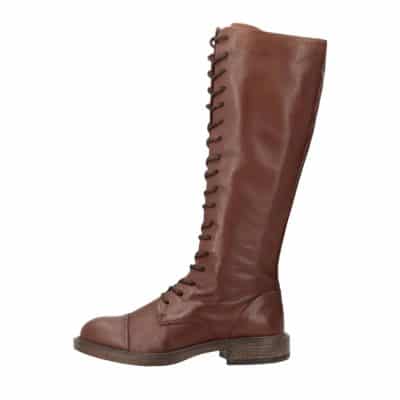 Shoedesign Copenhagen Jacqueline lang snørestøvle til dame i mørkebrunt skind med lynlås og lille hæl på 3 cm.