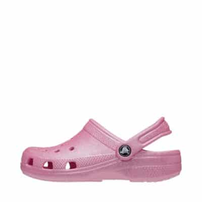 Crocs sandal til børn i pink glimmer med rem bagpå og velkendte Crocs detaljer