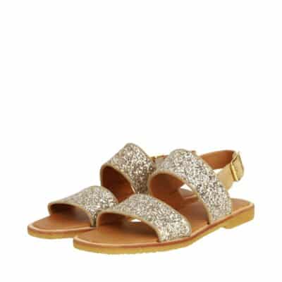 Angulus damesandal i guld glimmer, lavet af skind med rågummisål og firkantet snude