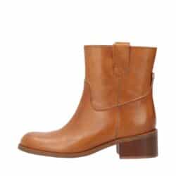 Phenumb Copenhagen Martina kort støvle til dame i cognac, lavet af 100% læder
