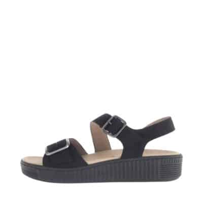 Gabor sandal til dame i sort skind, med to velcroremme og kilehæl på 4 cm samt udtagelig sål der kan maskinvaskes ved 30 grader