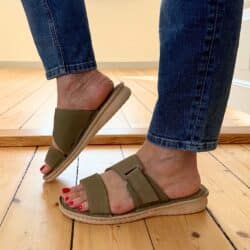 Relaxshoe sandal til dame i grøn skind, med velcrorem og bløde såler