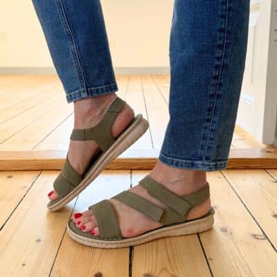 Relaxshoe sandal til dame i grøn, lavet af 100% skind med to velcroremme