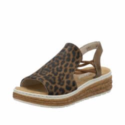 Rieker sandal til dame i leopard med elastik og ekstra bredde samt plateausål på 4,5 cm