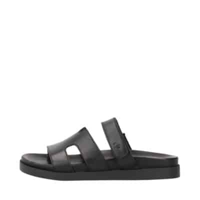 Shoedesign Copenhagen Selena sandal til dame i sort, lavet af 100% skind med to remme, hvoraf den ene har velcro.