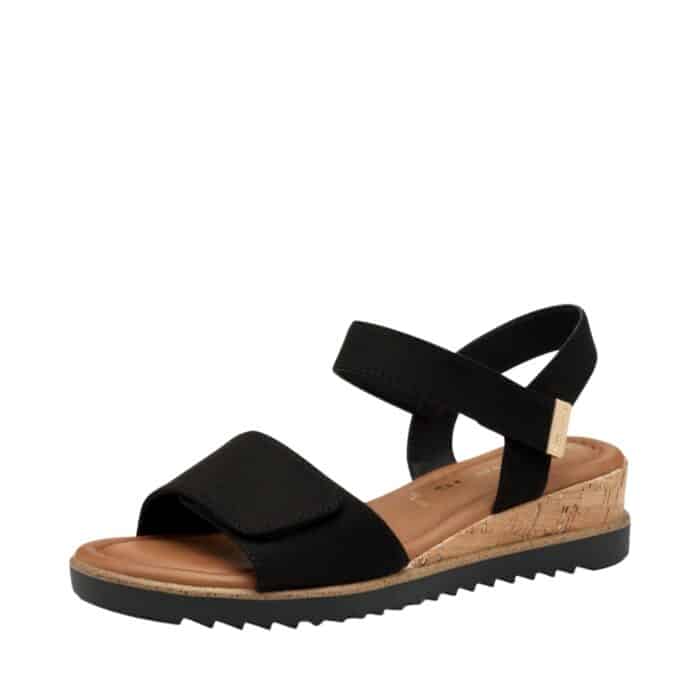 Tamaris sandal til dame i sort imiteret ruskind, med kilehæl på 4,5 cm samt to velcroremme