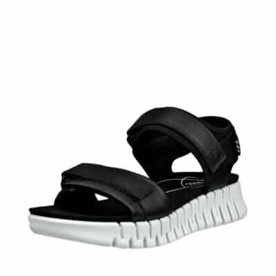 Ecco Gruuv Sol damesandal i sort læder, med tre velcroremme og stødabsorberende kilehæl på 4,5 cm