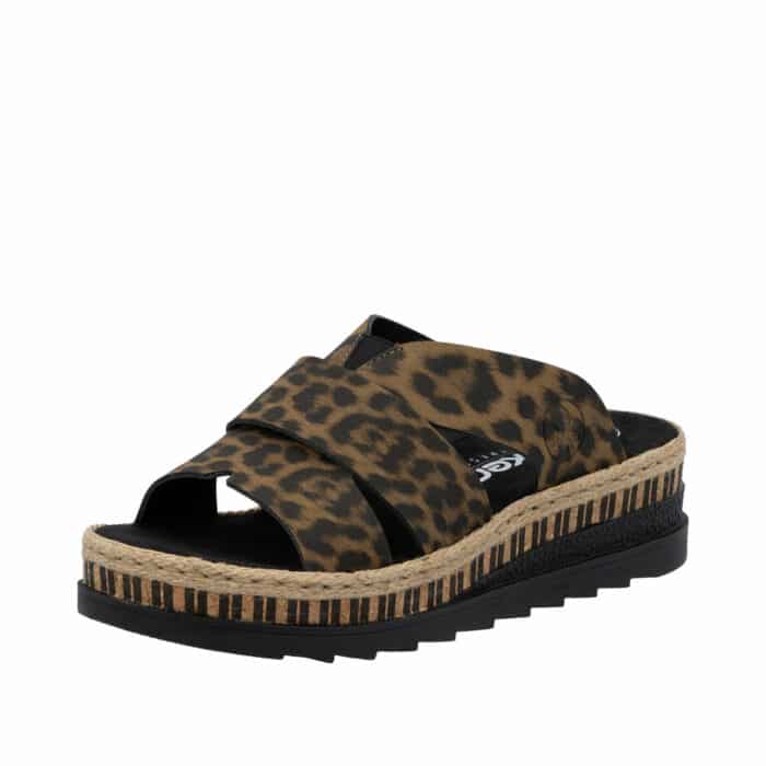 Rieker sandal til dame i leopard med kilehæl på 4,5 cm samt stødabsorbering
