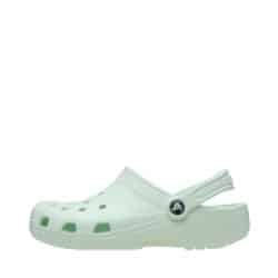 Crocs sandal til dame i mint grøn med ventilationshuller og rem bagpå