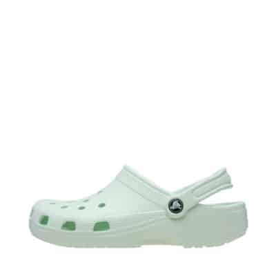 Crocs sandal til dame i mint grøn med ventilationshuller og rem bagpå