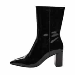 Sofie Schnoor støvle til dame i sort skind, med lakoverdel og funktionel lynlås samt blokhæl på ca 7 cm.