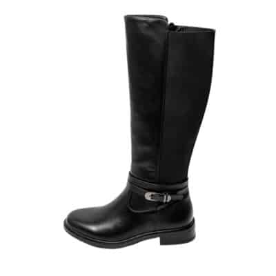 Amour lang støvle til dame i sort med spænde detalje samt lynlås og elastik