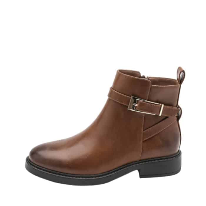 Amour støvle til dame i camel med funktionel lynlås og spænde detaljer samt lille blokhæl