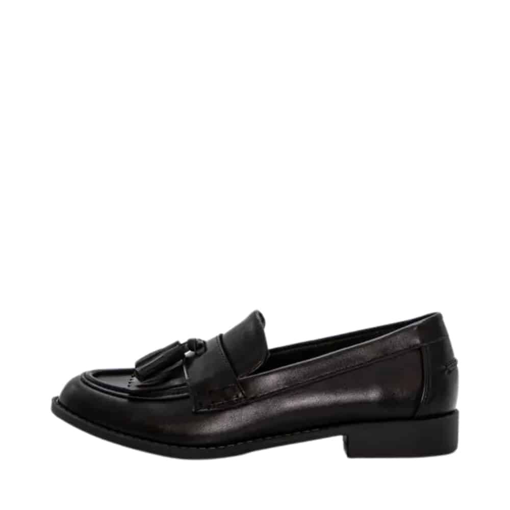 Duffy Pedalino Due loafers til dame i sort med flæse detaljer og en lille hæl på 2,5 cm.