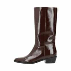 Phenumb Copenhagen Confidence P støvle til dame i mørkebrun lak med skindkvalitet og spids snude samt blokhæl på 4,5 cm.