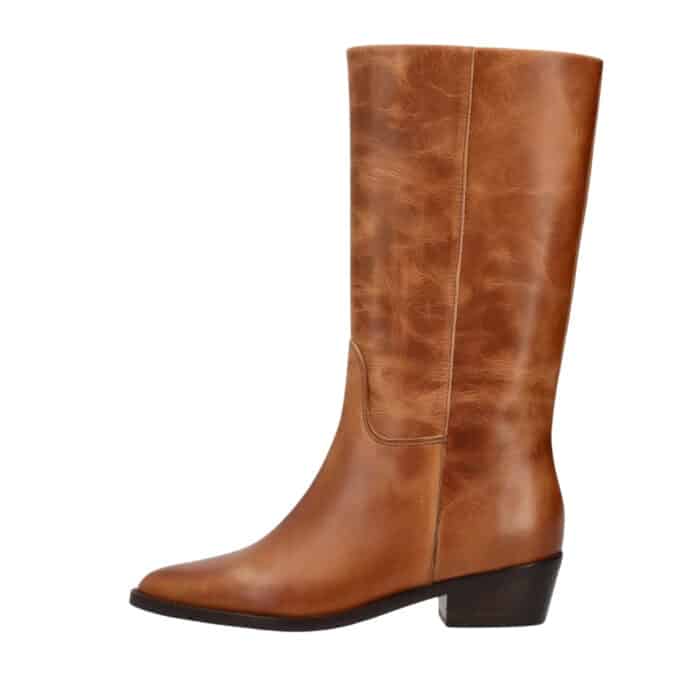 Phenumb Copenhagen Confidence damestøvle i cognac læder med spids snude og blokhæl på 4,5 cm