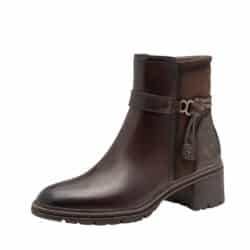 Tamaris støvle til dame i mørkebrunt skind med flotte detaljer og let foring samt blokhæl på 6 cm.