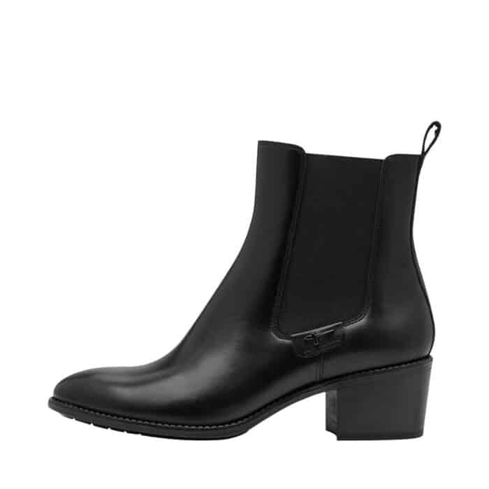 Tamaris støvle til dame i sort med elastik og lynlås samt en hæl på 4,5 cm og Antislide