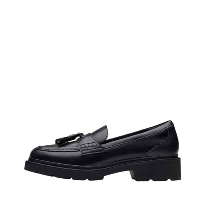 Clarks Lauryl Tassel loafers til dame i sort med flæse detaljer og udtagelig sål samt hæl på 4 cm.