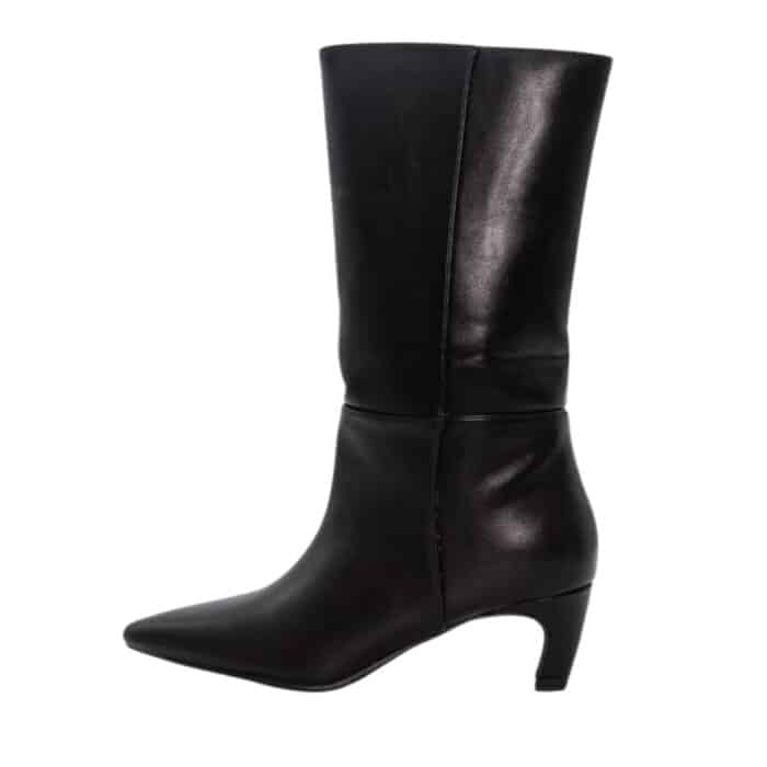 Duffy Solano Tre støvle til dame i sort med lynlås og spids snude samt stilethæl på ca. 6 cm.