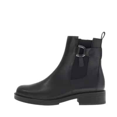 Gabor støvle til dame i sort skind med lynlås og elastik samt let foring og blokhæl på 3,5 cm.