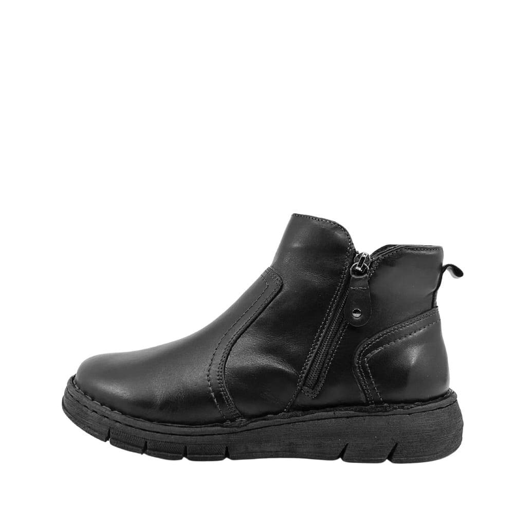 Relaxshoe støvle til dame i sort skind med to lynlåse og let foring samt udtagelig sål
