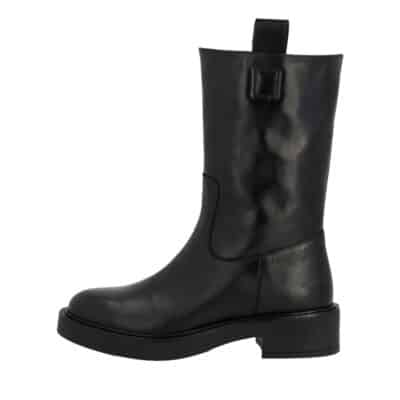 Angulus støvle til dame i sort skind med lynlås og blokhæl på 4 cm.