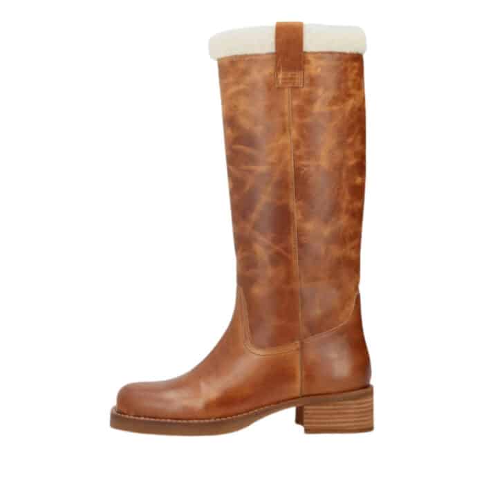 Phenumb Copenhagen Cameron Warm lang støvle til dame i cognac i 100% læder med varm foring og blokhæl samt firkantet snude