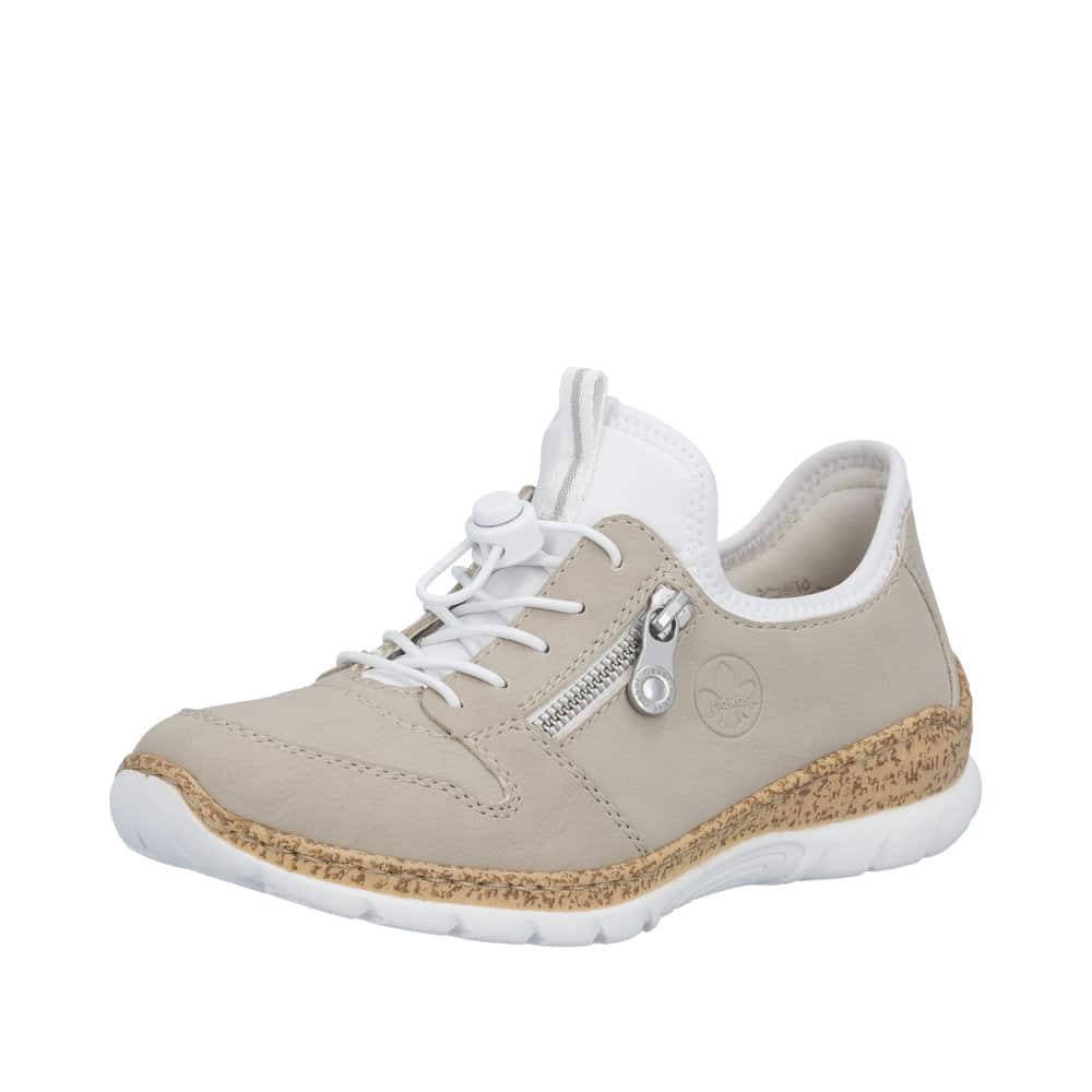 Rieker sneakers til dame i beige med justerbar elastik og Memosoft indersål samt stødabsorberende ydersål