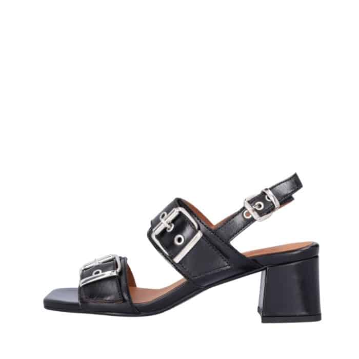 Billi Bi sandal til dame i sort med en glat skindoverdel og en blokhæl på 5 cm samt justerbare spænder