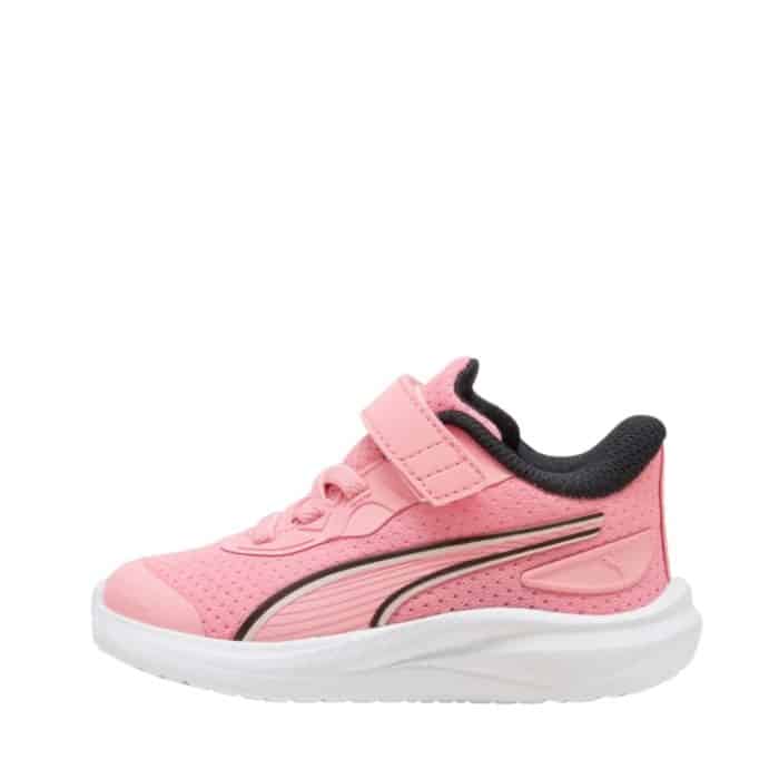 Puma Skyrocket 2 AC sneakers til små børn i lyserød med velcrorem og elastik samt udtagelig SoftFoam+ indersål