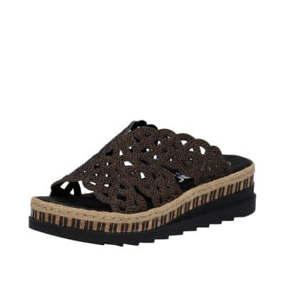 Rieker sandal til dame i brun med nitter og kilehæl på 4,5 cm samt stødabsorberende sål