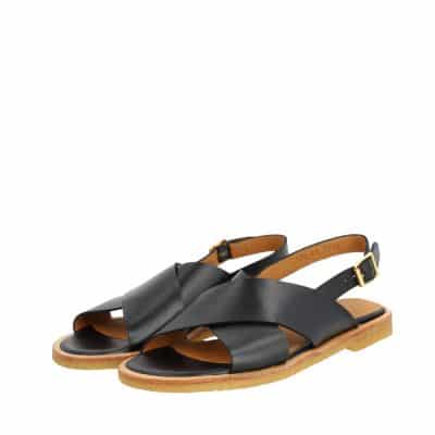 Angulus sandal til dame i sort læder med krydsrem og spænde samt rågummisål