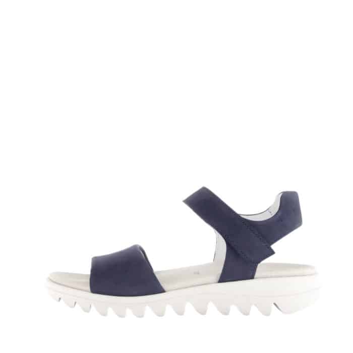 Gabor sandal til dame i blå med med skindoverdel og justerbar velcrorem samt en chunky ydersål på 4 cm