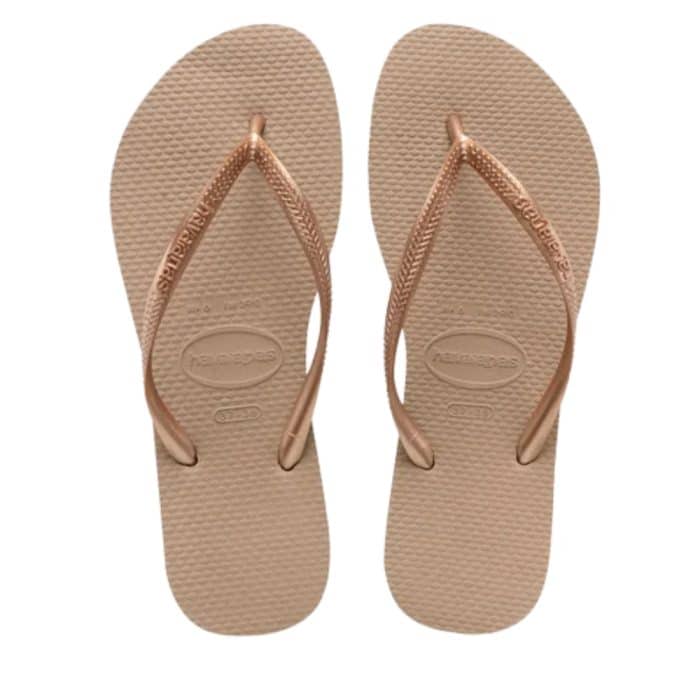 Havaianas Slim klipklapper til dame i bronze med tå-rem og gummisål samtidig med de er vandafvisende