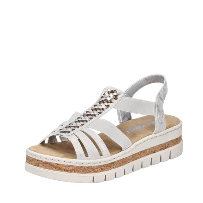Rieker sandal til dame i sølv med flot detalje foran samt stødabsorberende kilehæl på 4,5 cm.