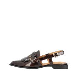 Shoecolate ballerinasko til dame i brunt lak med justerbar spænde og spids snude samt flot detalje foran