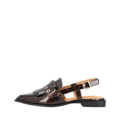 Shoecolate ballerinasko til dame i brunt lak med justerbar spænde og spids snude samt flot detalje foran