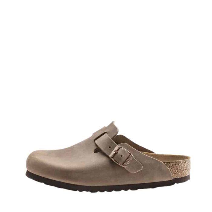 Birkenstock Boston Narrow slippers til dame i beige med skindoverdel samt justerbar spænde og ruskindssål