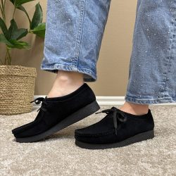 Clarks Wallabee Evosh sko til dame i sort lavet af 100% skind
